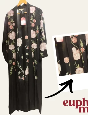 Kimono Rosas Swaga disponible en Ephemia